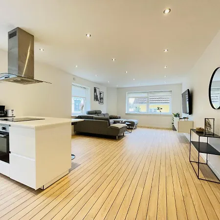 Aday - Elegant And Bright Close To The Airport *