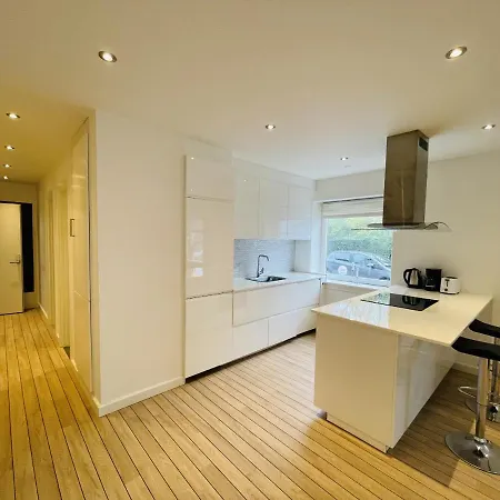 Aday - Elegant And Bright Close To The Airport